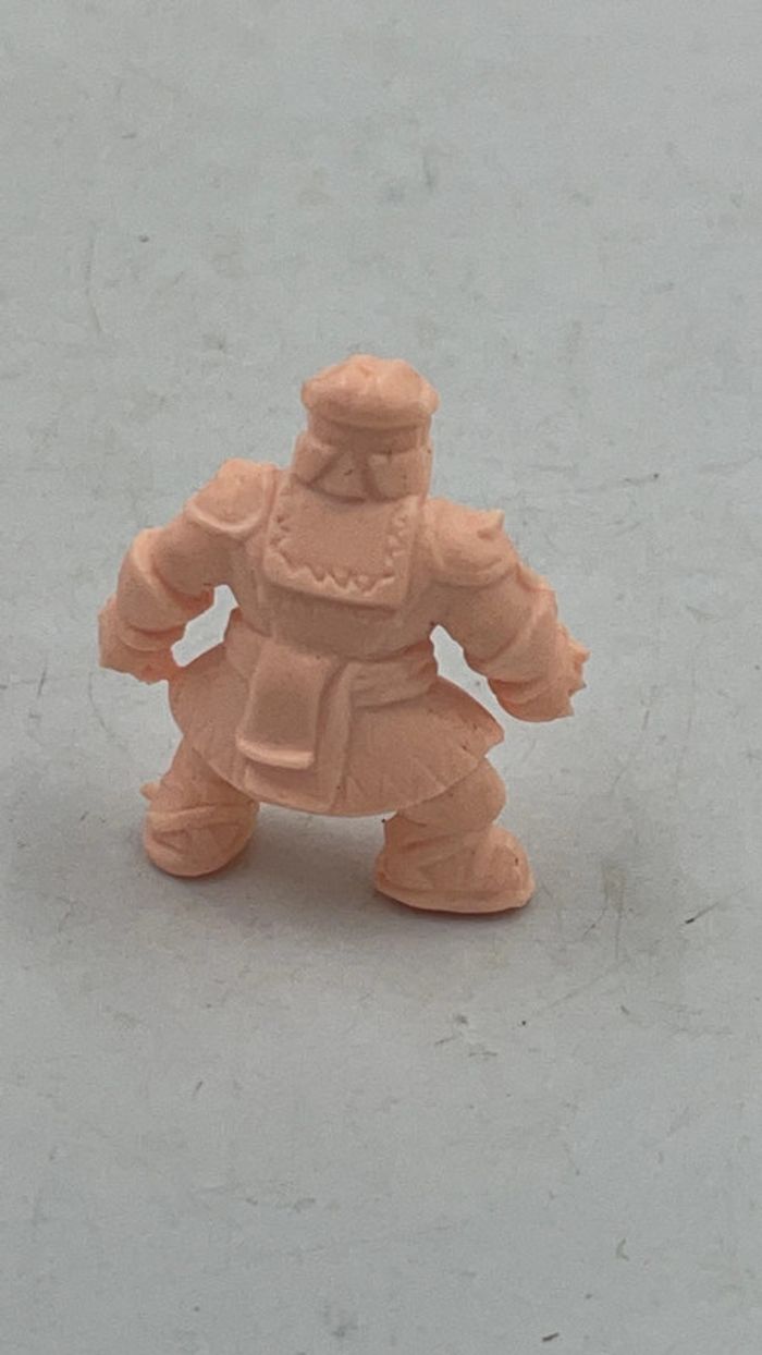 Figurine Cosmix Exogini Muscle Man Vandalus Chair 4 cm - photo numéro 3