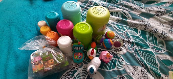 Lot de jouets - photo numéro 2