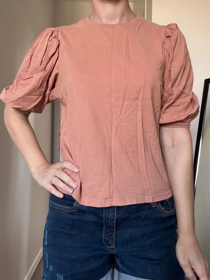 Tee-shirt rose saumon Pimkie, taille 36, col rond, manches bouffantes, en très bon état 💖 - photo numéro 9