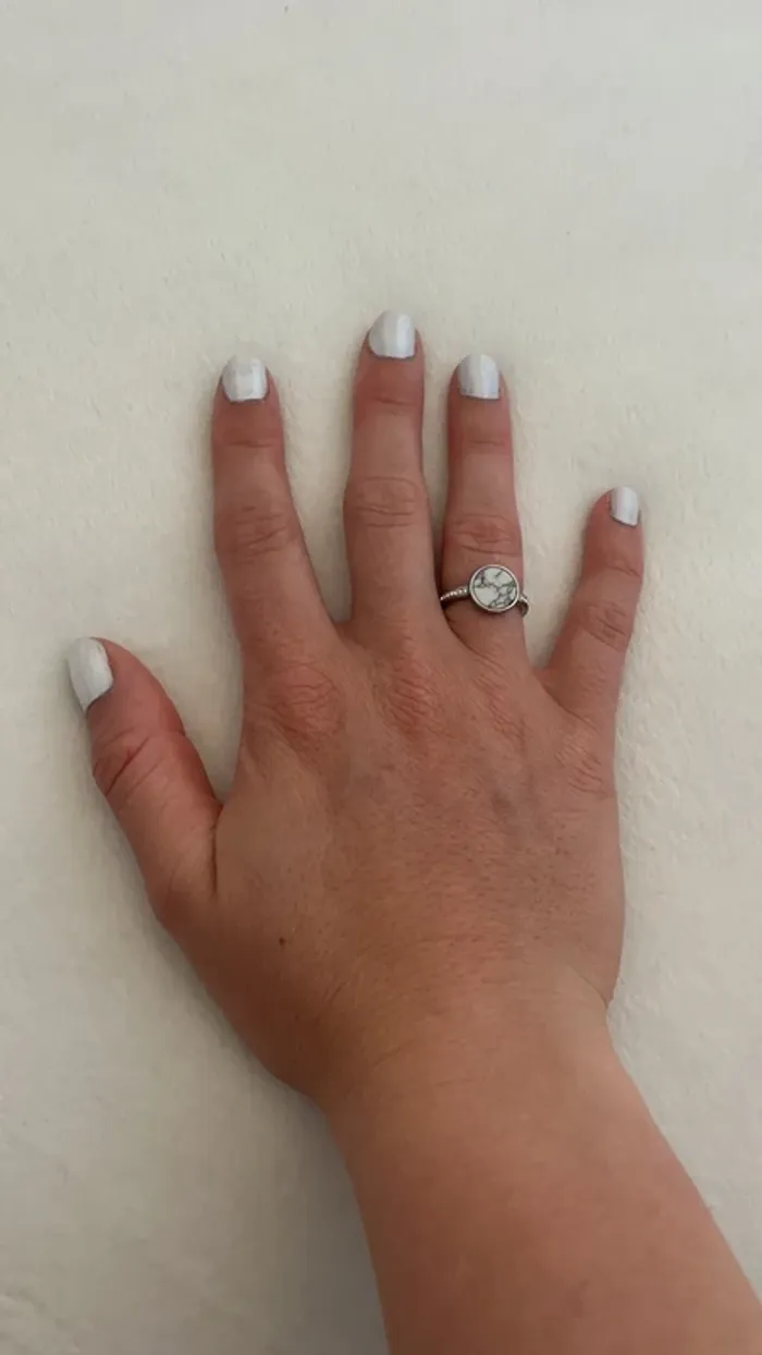 Bague marbrée et strass argent