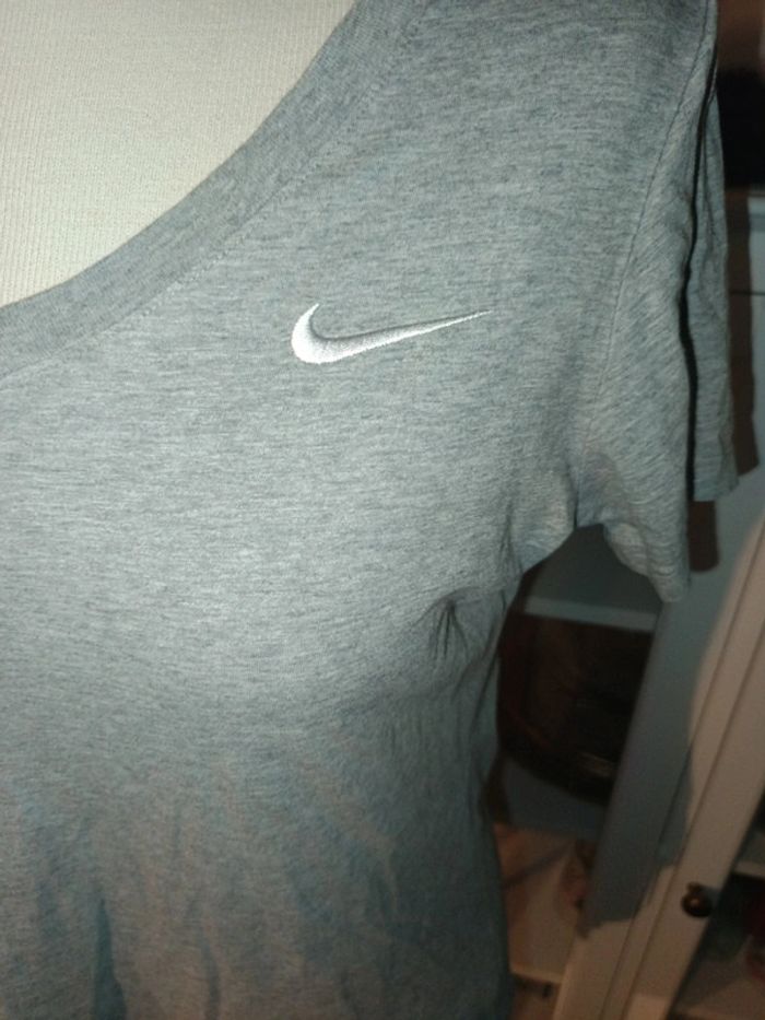 T shirt femme taille M Nike sport - photo numéro 2