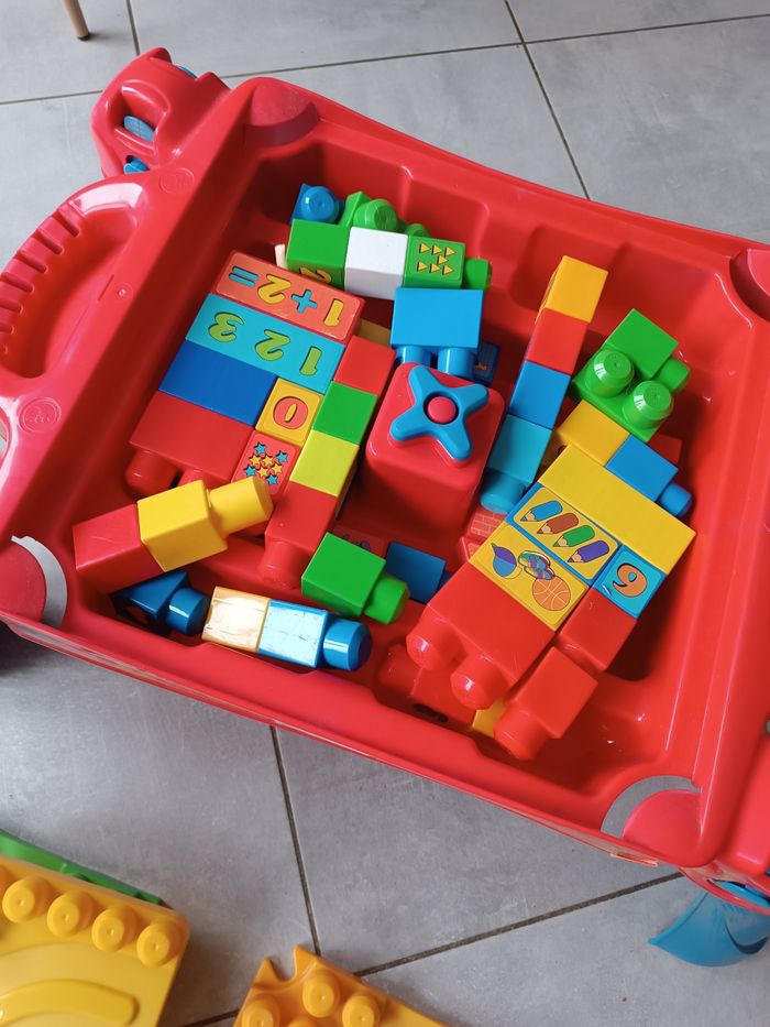 Table d'activités Mega bloks - photo numéro 3