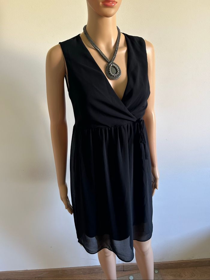 Robe noire sans manches Naf Naf taille 34 excellent état - photo numéro 2