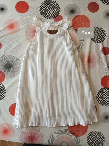 Robe plissée comme neuve taille 6 ans