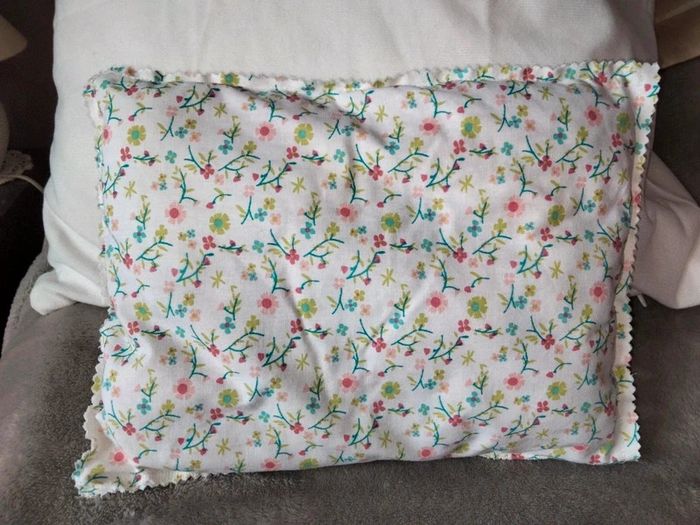 Tout petit coussin idéal pour les landau jouet  20cmX27cm - photo numéro 2