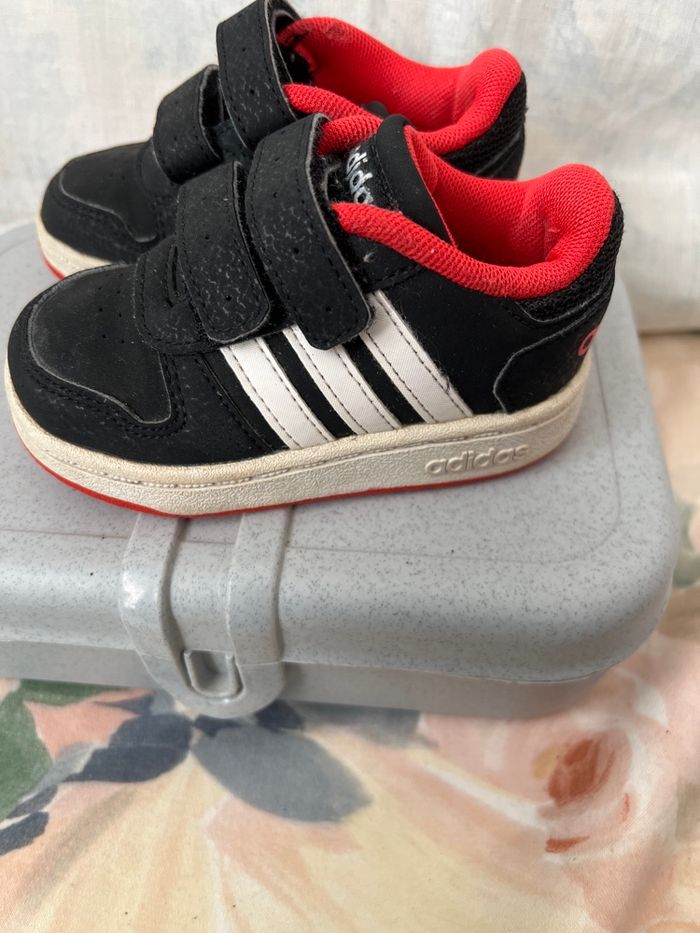 Paire de basket taille 20 adidas - photo numéro 3