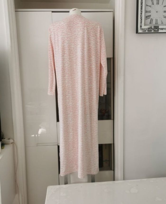 🩷🤍Jolie Chemise De Nuit Touché Très Doux 🩷🤍 - photo numéro 4