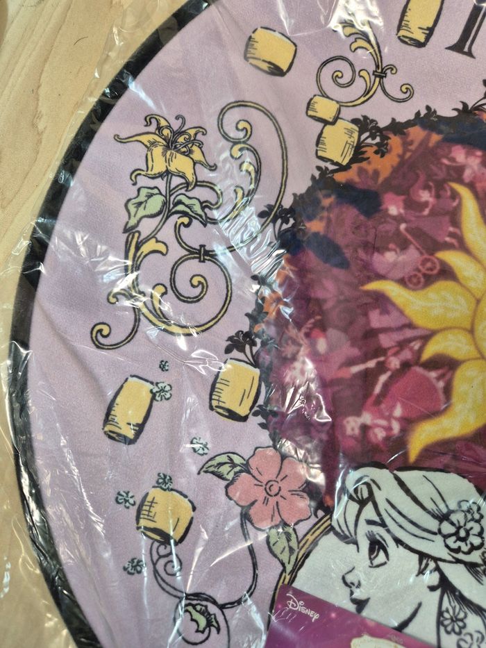 Petit tapis Disney Ichibankuji "Dream in color" : Raiponce - photo numéro 3