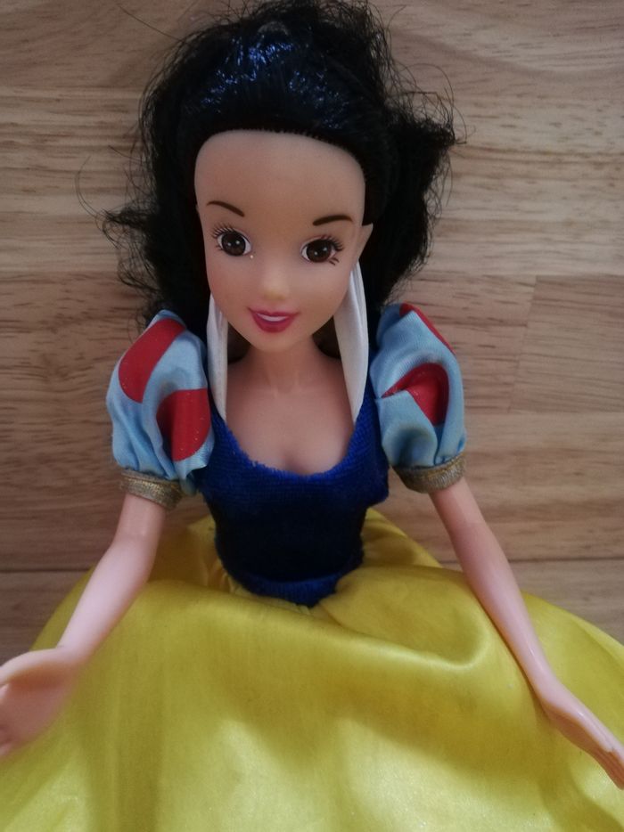 Poupée princesse blanche neige Disney - photo numéro 4