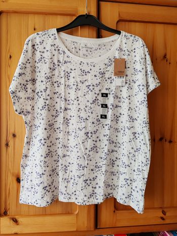 Tee shirt fleuri 