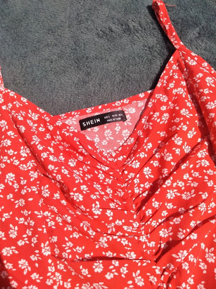 Robe rouge à fleurs - photo numéro 3