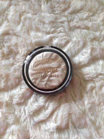 Makeup Revolution Strobe Highlighter