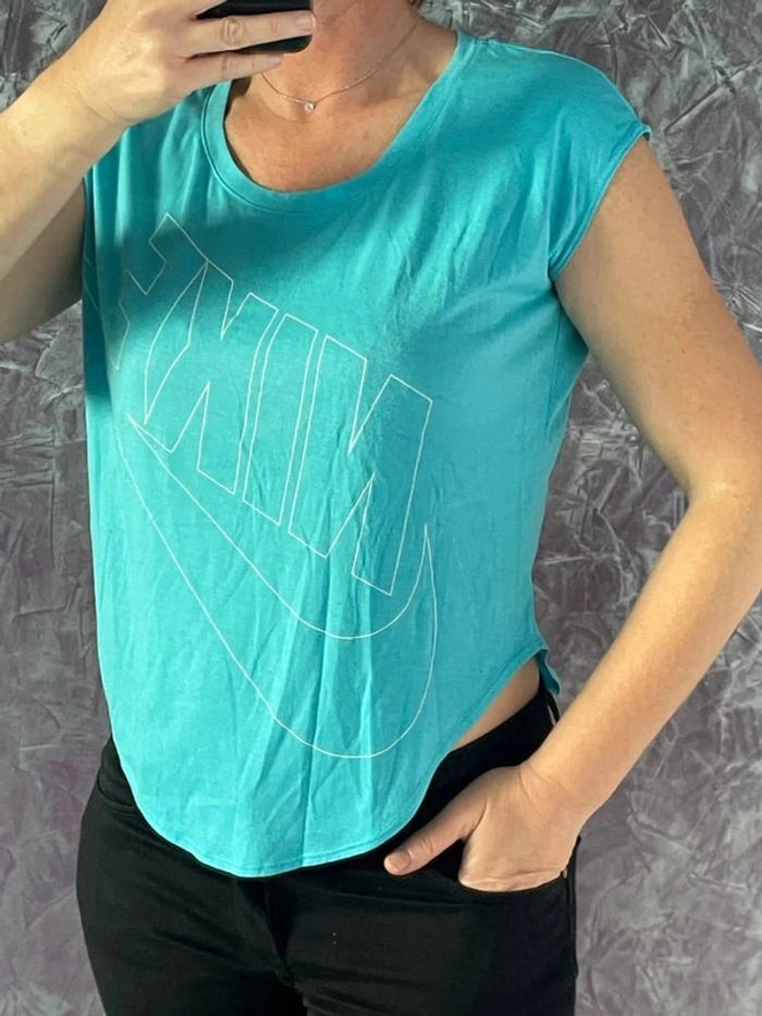 Superbe top court Nike - photo numéro 3