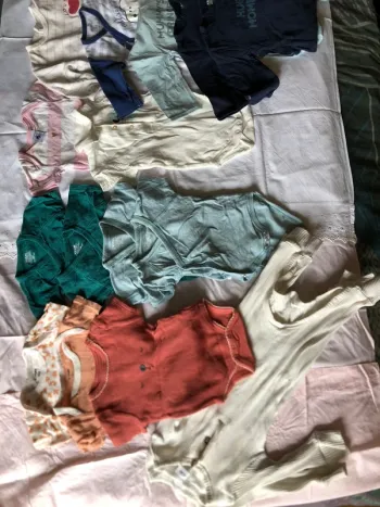 Lot body et pyjamas