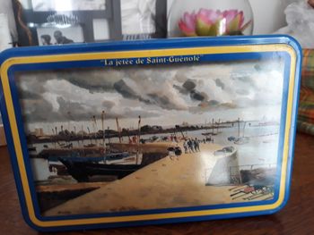 Boite en metal rectangulaire