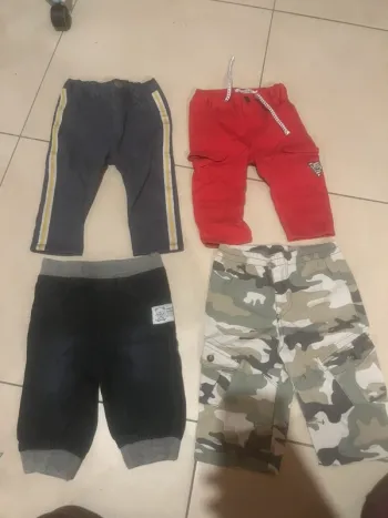 4 pantalons taille 6 mois ( prix à l’unité )