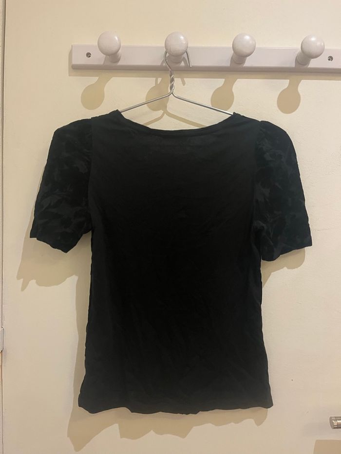 t-shirt manches courtes noir fleuri en velours camaïeu taille S/36 - photo numéro 3