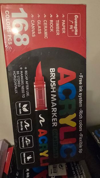 Boite Guangna 168 feutres acryliques