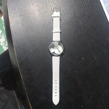 Montre blanche forme mickey