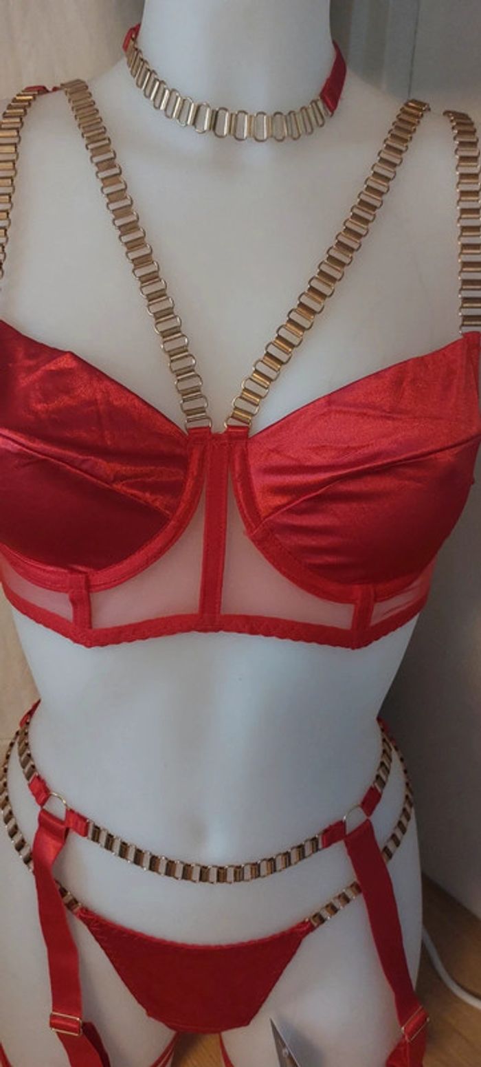Superbe ensemble rouge neuf - photo numéro 3