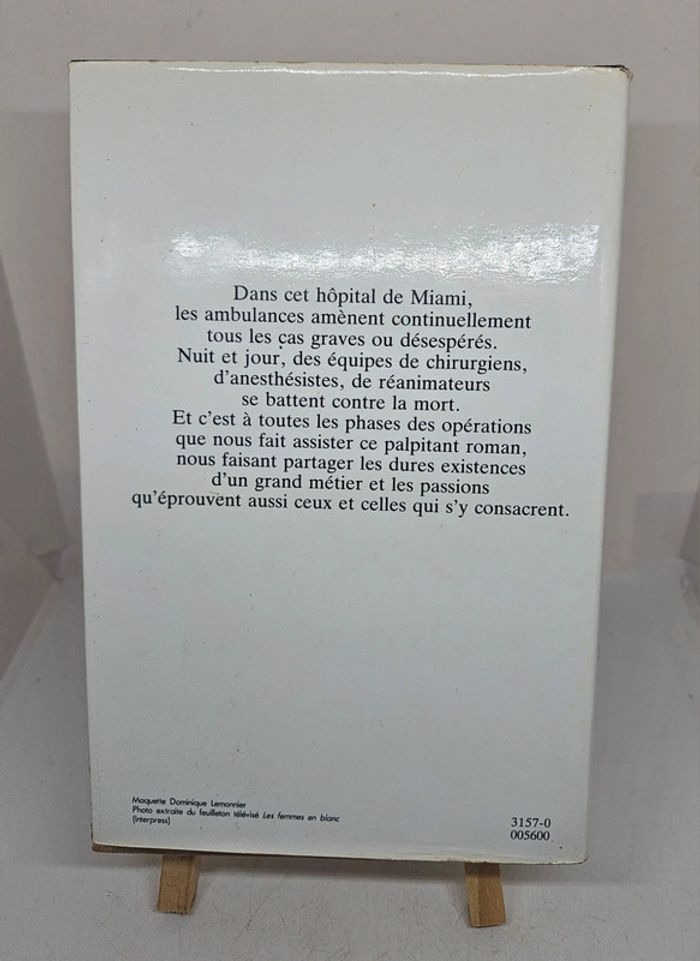 "Femmes en blouse blanche", de Slaughter.
338 pages.
ISBN : 2.7242.3615.7 - photo numéro 2