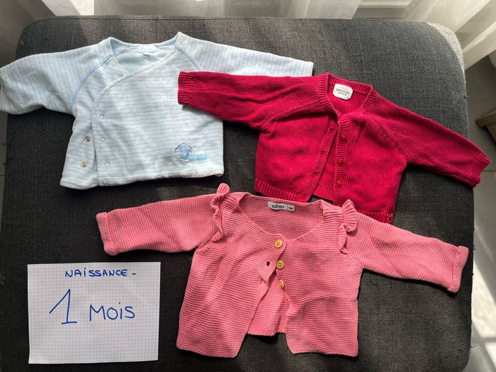 Lot gilets fille taille 1 mois