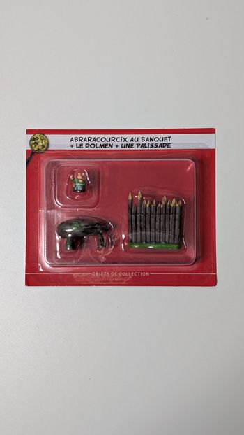 [Hachette] Village d'Astérix collection Abraracourcix au banquet + le dolmen + une palissade