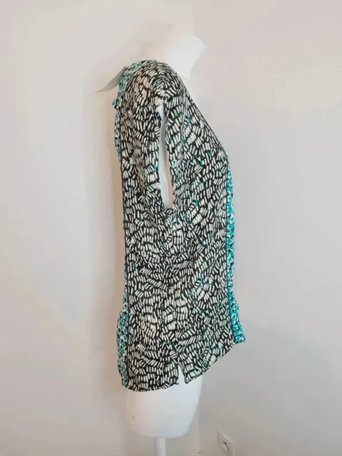 Belle blouse Miss Captain taille 38 - photo numéro 2