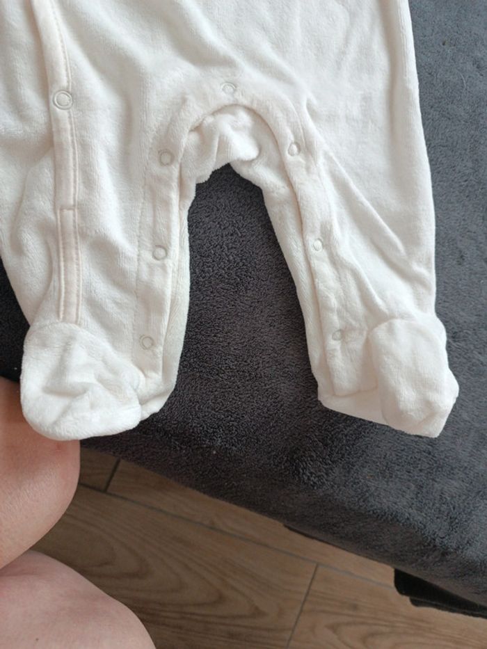 Ensemble pyjama et bodie et bavoir - photo numéro 11