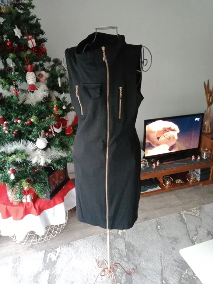 Robe noir sans manches