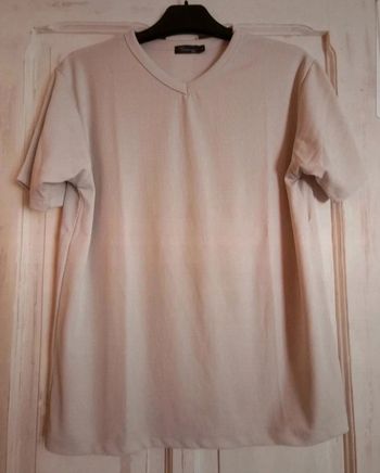 T-shirt blanc pour homme.