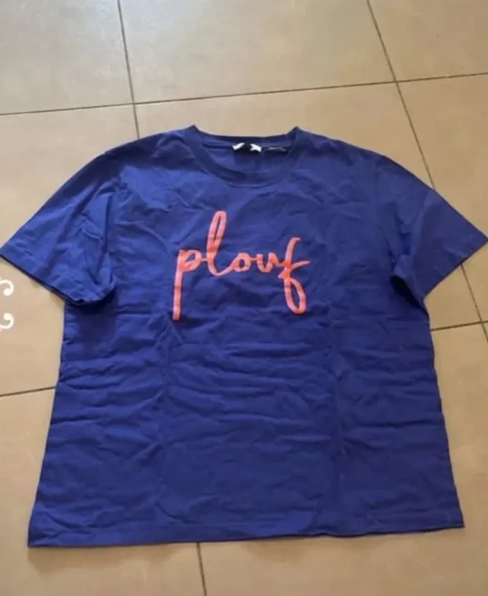 T-shirt violet taille L galleries Lafayette