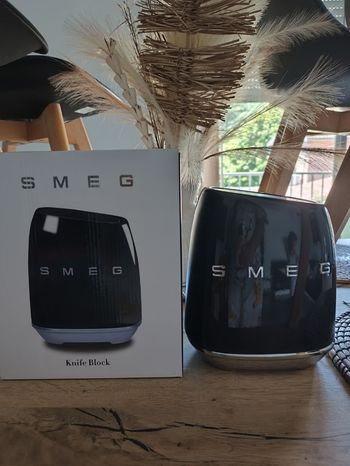Bloc smeg entier avec set de6  couteaux