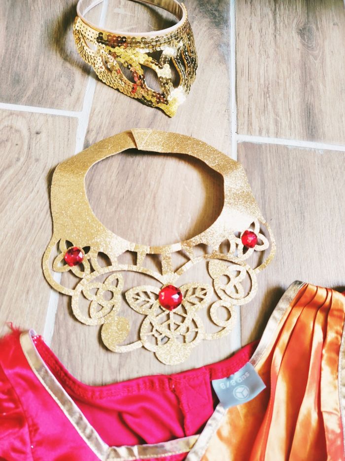 👸 Déguisement /costume robe de Princesse Cambodgienne marque Oxybul pour enfant - photo numéro 3