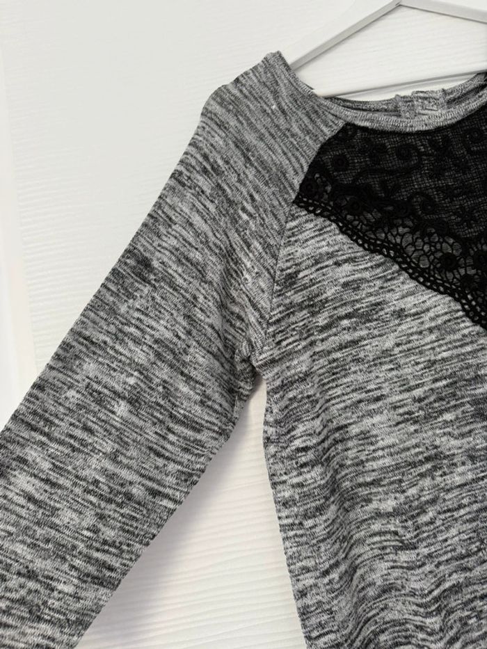 Haut t-shirt pull d'hiver gris moucheté décolleté en dentelle manches 3/4 - photo numéro 2