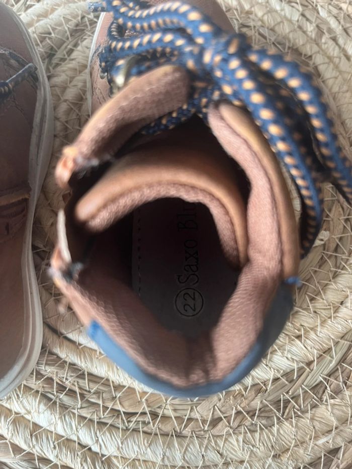 Chaussures montantes pointure 22 - photo numéro 7