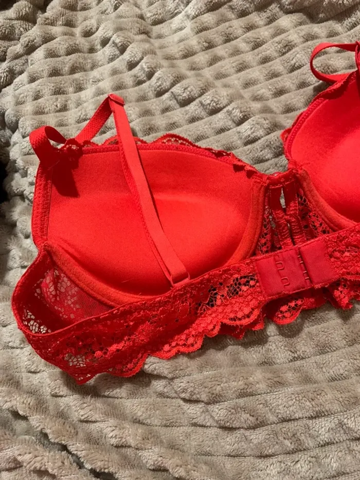 Soutiens gorge rouge - photo numéro 2