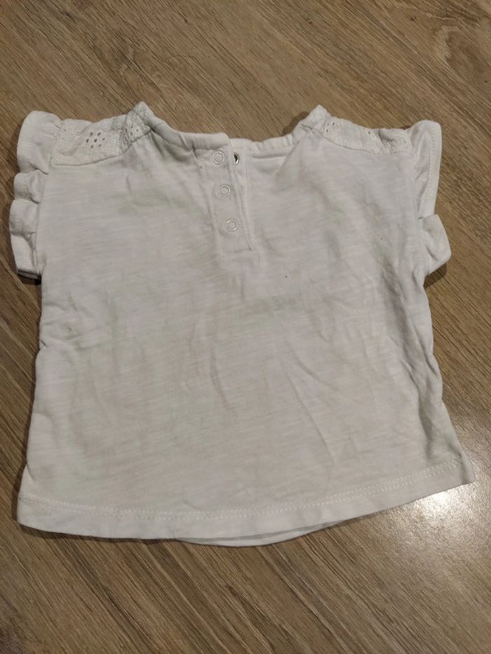 T-shirt blanc avec dentelle - photo numéro 2