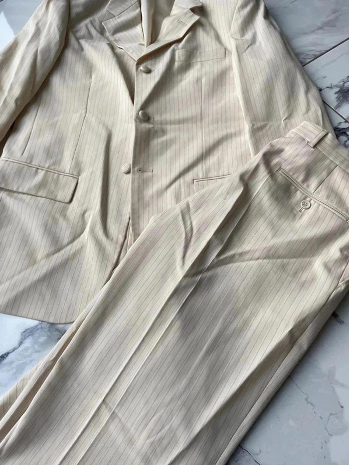 Magnifique costume beige crème - photo numéro 2