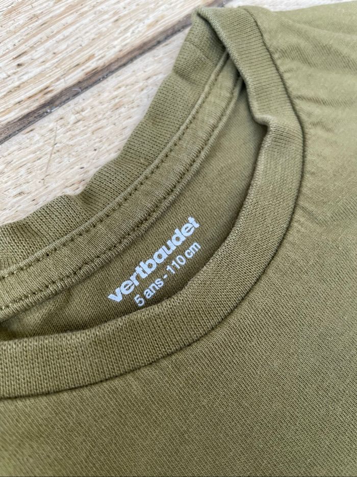 Teeshirt manches longues dinosaures 5 ans - photo numéro 3