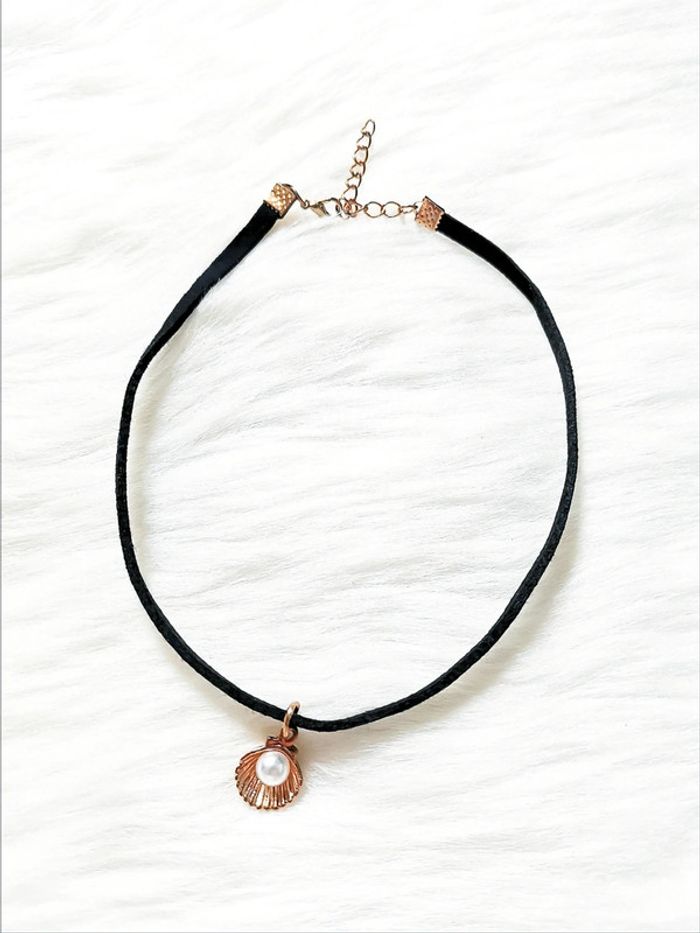 Collier ras de cou noir et doré coquillage perle 🖤 - photo numéro 3