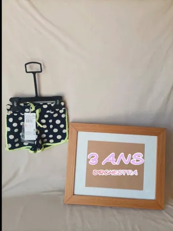 Joli short bleu marine neuf avec étiquette Orchestra fille 3 ans