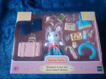 Lapin + valise et accessoires sylvanian