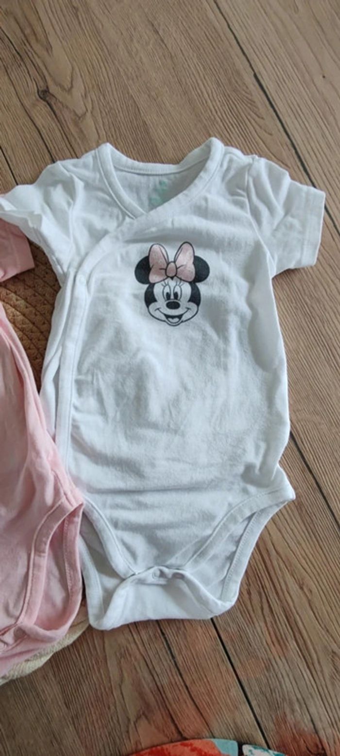 Lot bodys minnie 6 mois - photo numéro 6