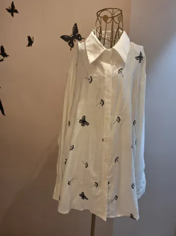 Chemise blanche brodée