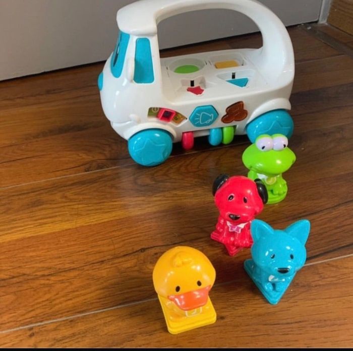 Voiture sonore avec animaux