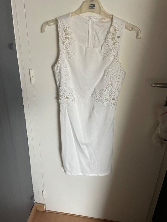 Robe perlée