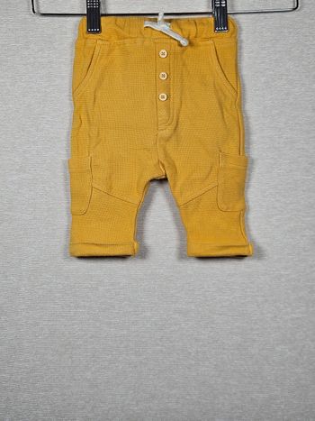 Pantalon moutarde kiabi 3 mois 56-62 cm