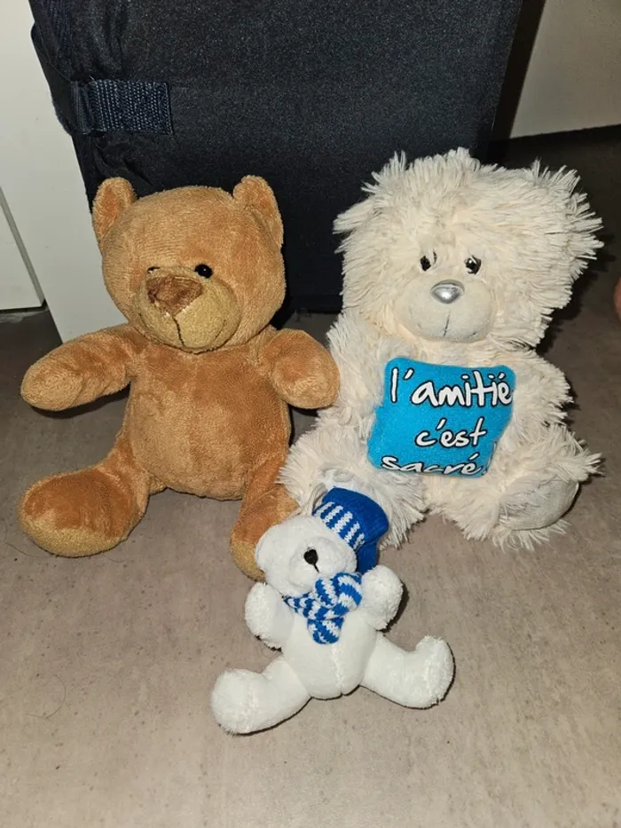Lot de 3 peluches ours – bon état – déco ou jeu