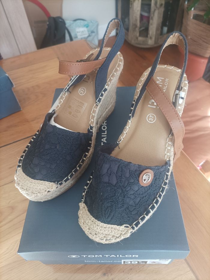 Chaussures femme taille 37 neuve - photo numéro 2